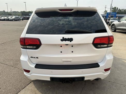 Used 2017 Jeep Grand Cherokee Altitude AWD/4WD image 6
