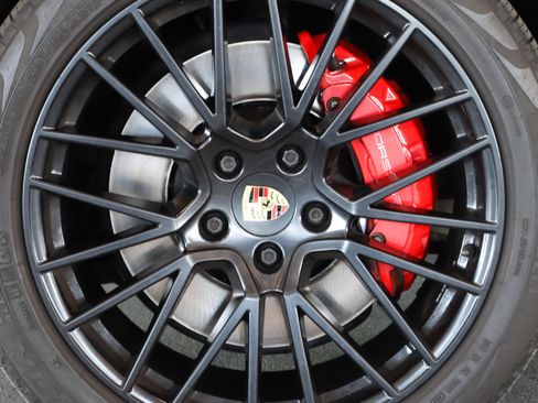 Used 2022 Porsche Cayenne GTS AWD/4WD image 28