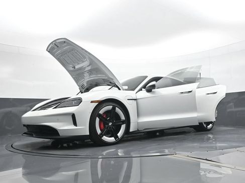 Certified 2025 Porsche Taycan 4S AWD/4WD image 31