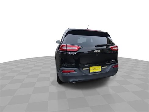 Used 2018 Jeep Cherokee Latitude image 7