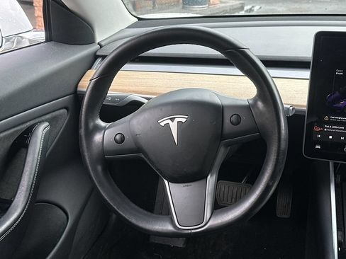 Used 2019 Tesla Model 3 Standard Range RWD image 17