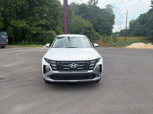 Used 2026 Hyundai Tucson SE FWD image 2