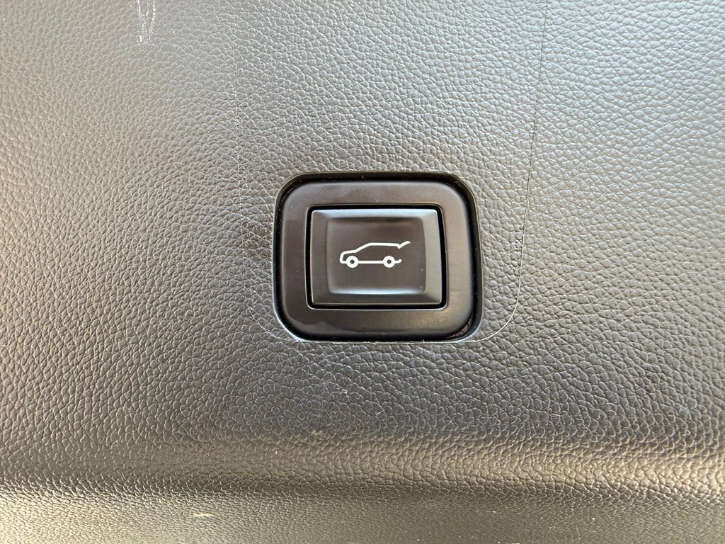 Used 2021 Chevrolet Traverse LT AWD/4WD image 32