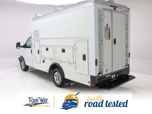 Used 2022 GMC Savana 3500 w/ Power Convenience Package RWD image 5