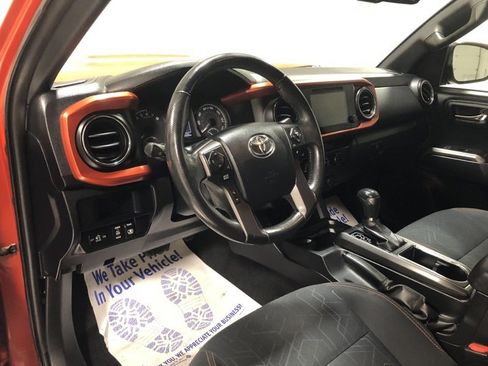 Used 2017 Toyota Tacoma TRD Sport w/ Tow Package (A/T) image 18