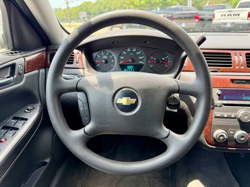 Used 2011 Chevrolet Impala LS FWD image 15
