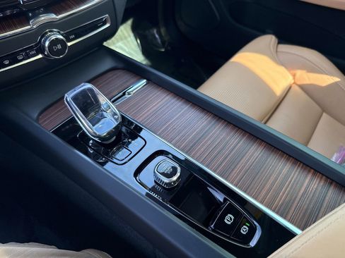 Used 2024 Volvo XC60 B5 Ultimate w/ Protection Package Premier image 26