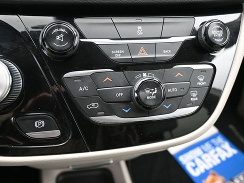 Used 2017 Chrysler Pacifica Touring Plus image 22