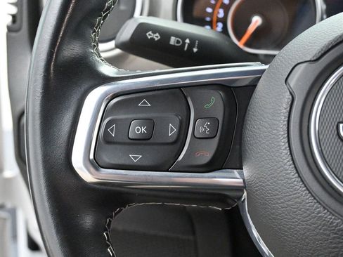 Used 2022 Jeep Wrangler Unlimited Sahara w/ LED Lighting Group AWD/4WD image 17