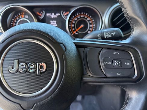 Used 2022 Jeep Gladiator Willys image 27