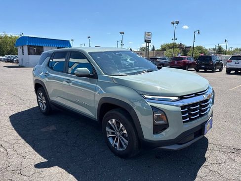 Used 2026 Chevrolet Equinox LT AWD/4WD image 4