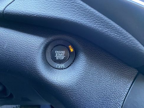 Used 2019 Jeep Cherokee Latitude Plus FWD image 28