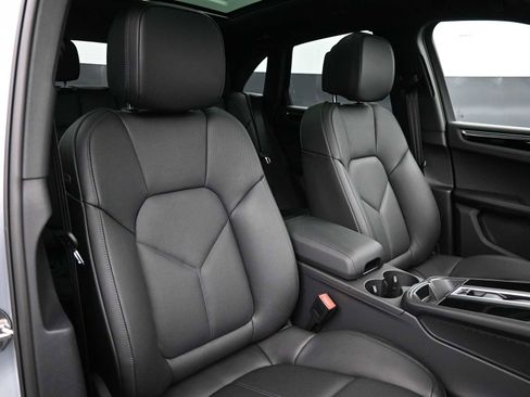 New 2026 Porsche Macan image 25