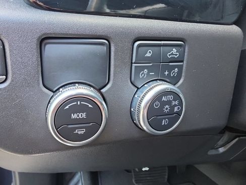 Used 2025 GMC Sierra 1500 SLT RWD image 28