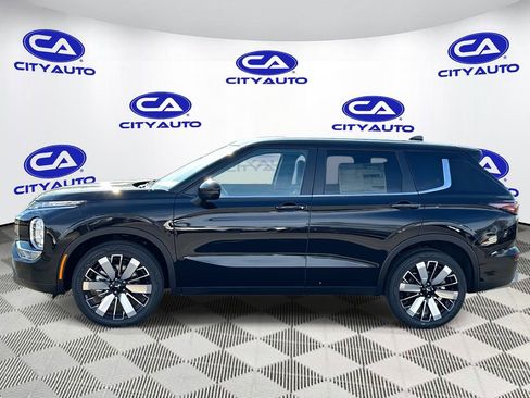 New 2026 Mitsubishi Outlander SE image 6