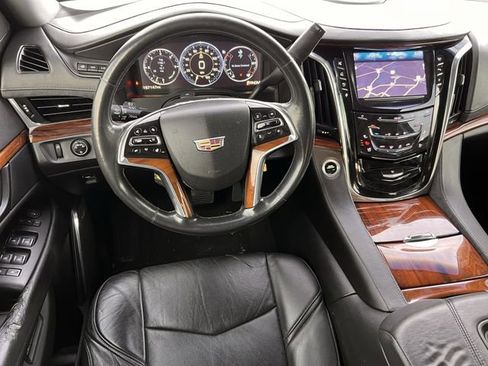 Used 2015 Cadillac Escalade Premium image 10