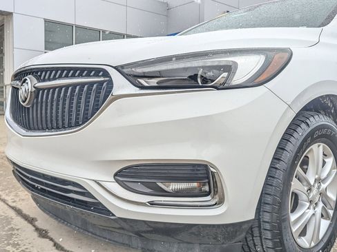 Used 2018 Buick Enclave Essence image 12