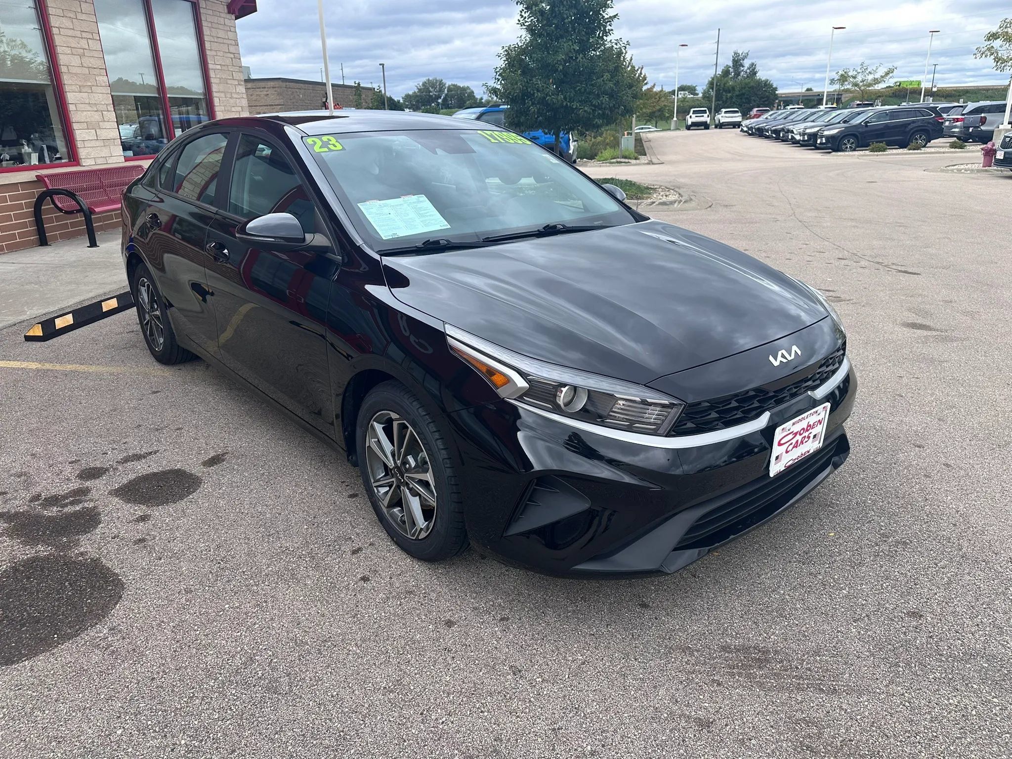 Used 2023 Kia Forte LXS w/ LXS Technology Package FWD image 3