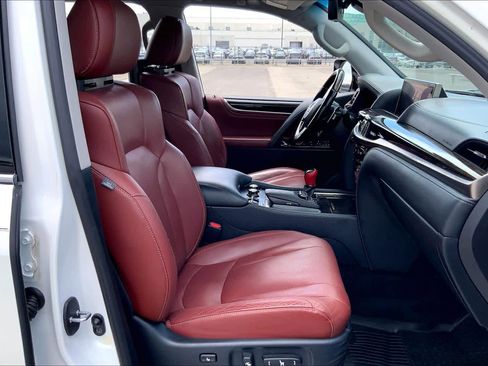 Used 2016 Lexus LX 570 4WD w/ Luxury Package image 9