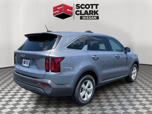 Used 2023 Kia Sorento LX FWD image 6