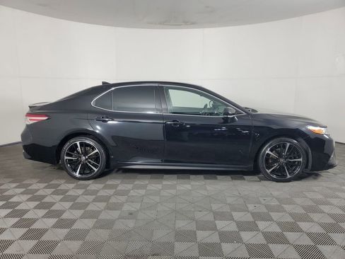 Used 2020 Toyota Camry XSE image 3