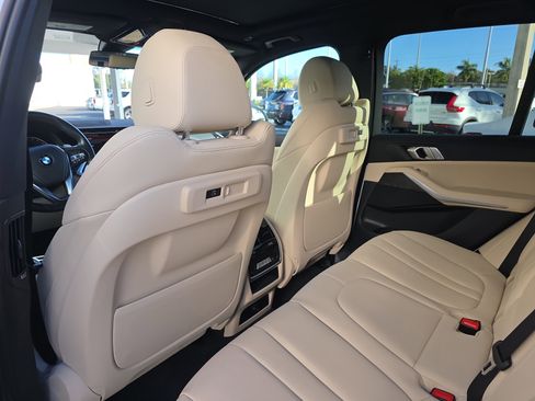 Used 2022 BMW X5 sDrive40i w/ Premium Package image 12