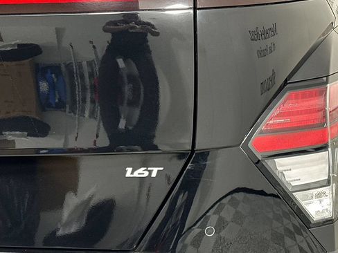 Used 2024 Hyundai Kona Limited FWD image 33