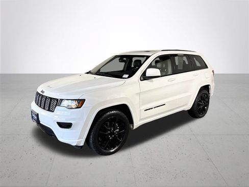Used 2017 Jeep Grand Cherokee Altitude AWD/4WD image 2