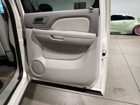 Used 2009 Chevrolet Silverado 1500 LTZ w/ White Diamond Edition AWD/4WD image 34