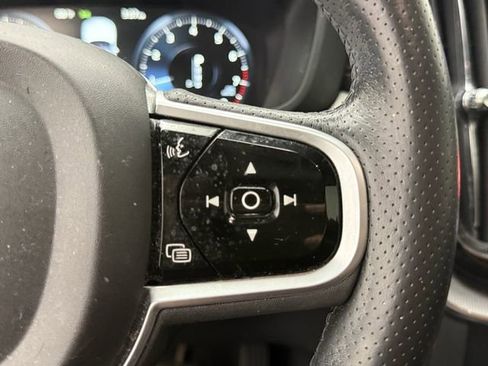 Used 2019 Volvo XC60 T5 Inscription w/ Protection Package image 17