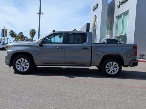 Used 2022 Chevrolet Silverado 1500 Custom image 2