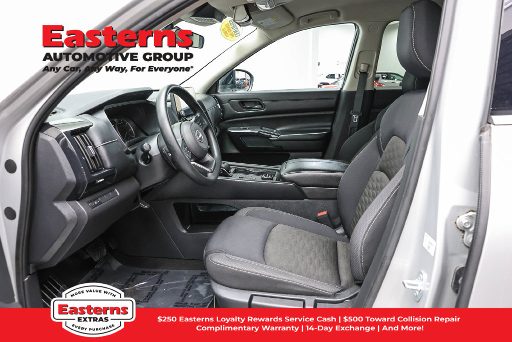 Used 2023 Nissan Pathfinder S AWD/4WD image 15