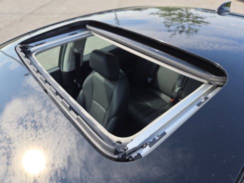Used 2025 Honda Accord Touring image 3