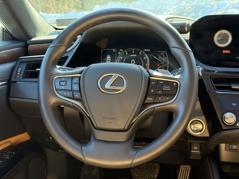 Used 2025 Lexus ES 350 Premium w/ Premium Package image 9