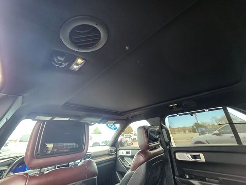 Used 2020 Ford Explorer Platinum w/ Premium Technology Package image 11