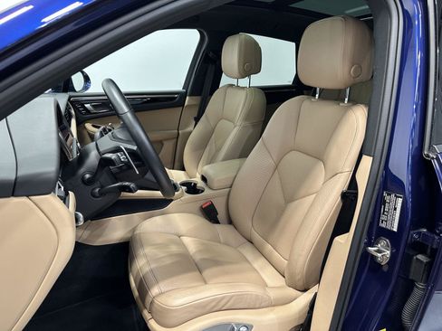 Certified 2026 Porsche Macan AWD/4WD image 5