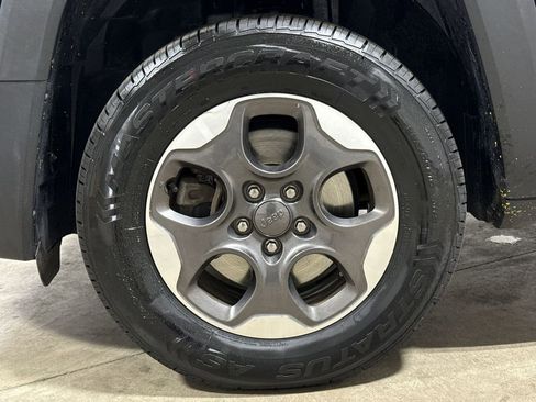 Used 2017 Jeep Renegade Sport w/ Power & Air Group image 26