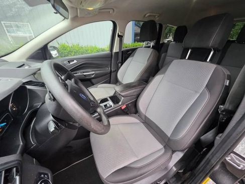 Used 2017 Ford Escape SE w/ Equipment Group 201A FWD image 14