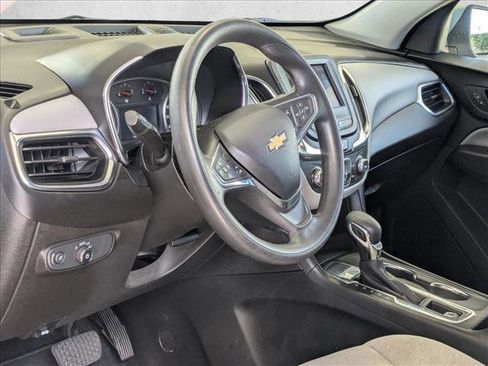 Used 2022 Chevrolet Equinox LT FWD image 2