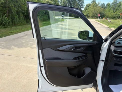 Used 2023 Chevrolet TrailBlazer LT w/ Convenience Package FWD image 13