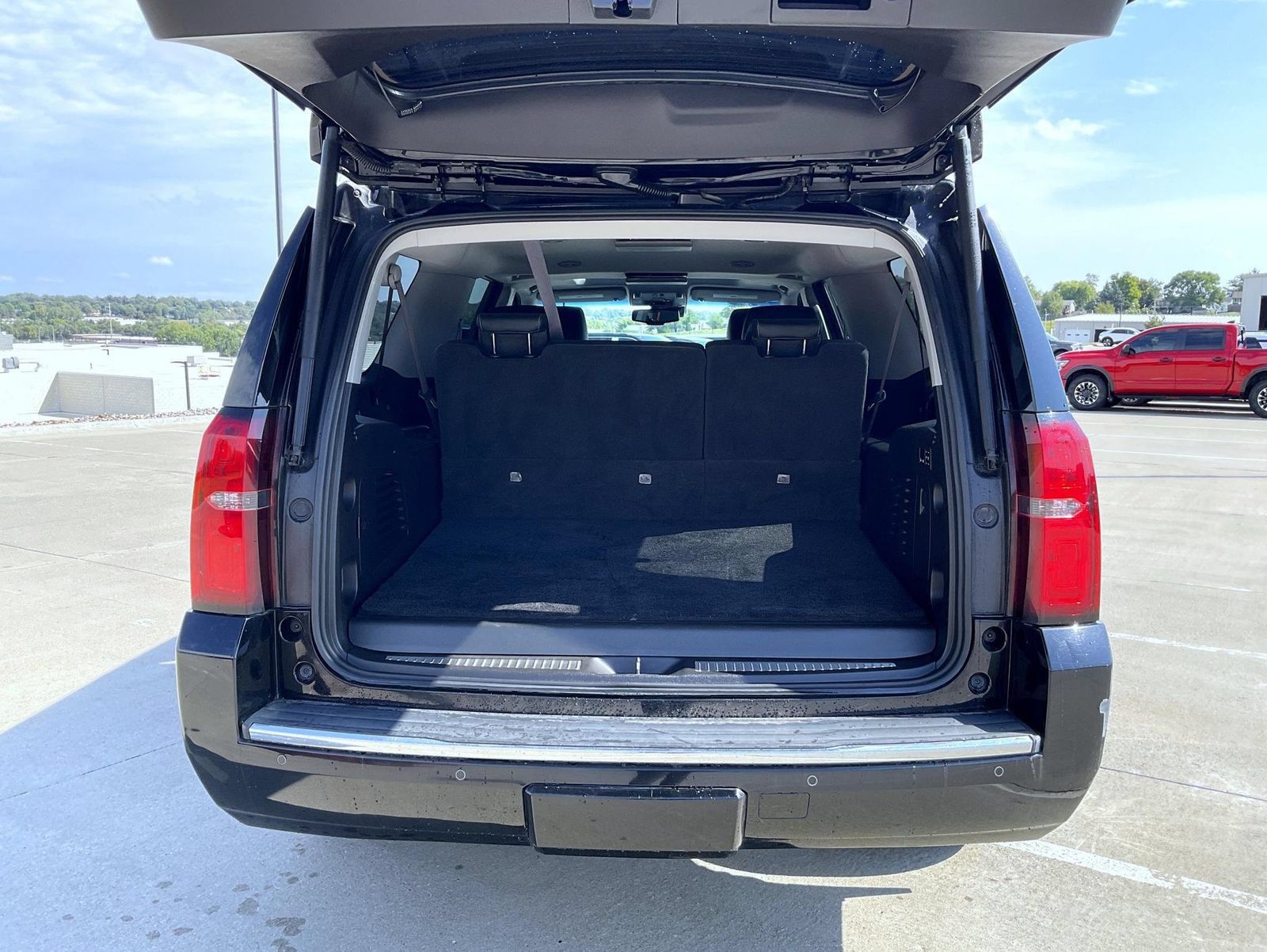 Used 2017 Chevrolet Suburban Premier AWD/4WD image 9