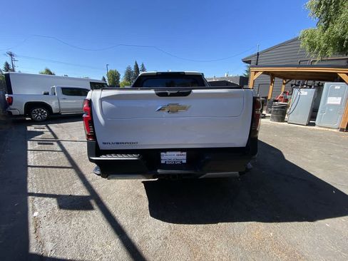 Used 2026 Chevrolet Silverado EV LT AWD/4WD image 5