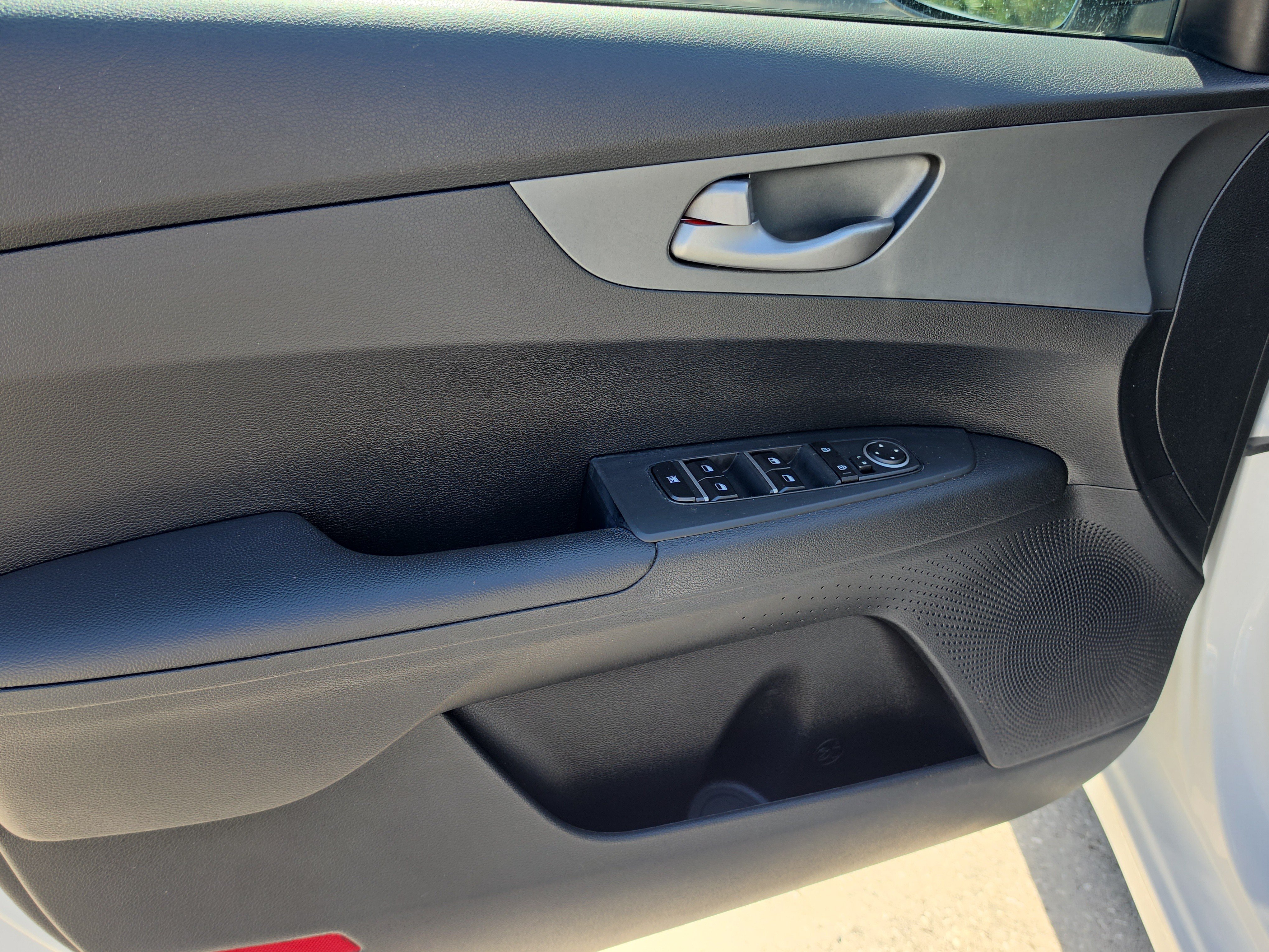 Used 2020 Kia Forte LXS FWD image 16