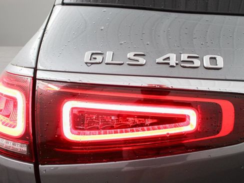Used 2023 Mercedes-Benz GLS 450 4MATIC image 33