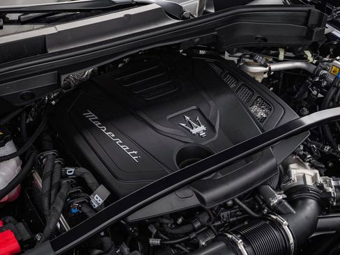 Certified 2025 Maserati Grecale Modena AWD/4WD image 28