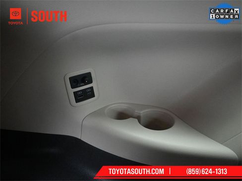 Used 2024 Toyota Sienna Platinum image 39