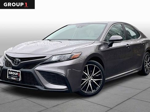 Certified 2024 Toyota Camry SE image 1