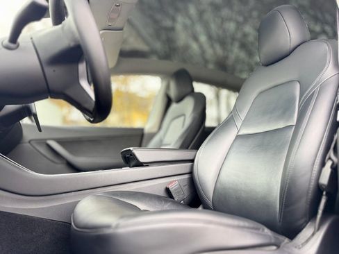 Used 2021 Tesla Model Y Long Range image 16