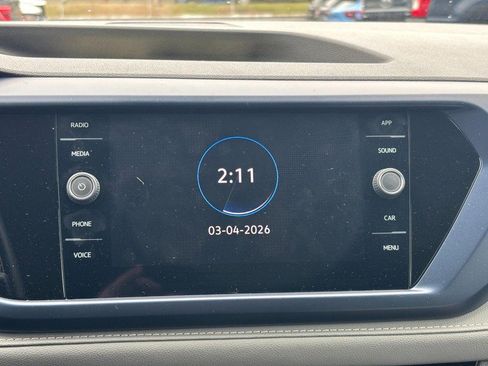 Used 2024 Volkswagen Taos SE image 21