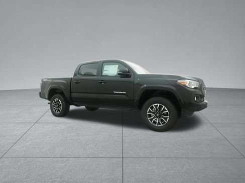 Used 2022 Toyota Tacoma TRD Sport w/ Technology Package RWD image 32